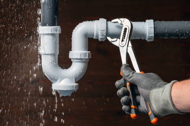 Professional Burst Pipe Repair technician working in Piasa, IL
